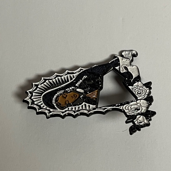 Virgin Mary New Era Frame Hat Pin Pins Hats Bag Fitted Black White Glitter Roses - Picture 5 of 8